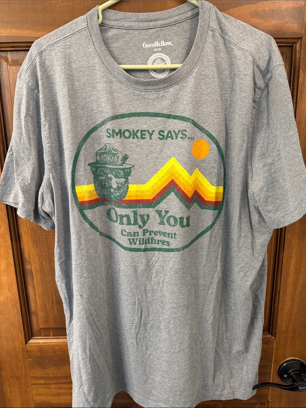 Goodfellow & Co Smokey Says Gray Graphic Tee